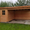 Houten berging met overkapping.00