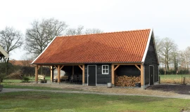 Houten garage met knikdak.00