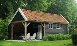 Houten kapschuur met overkapping.01