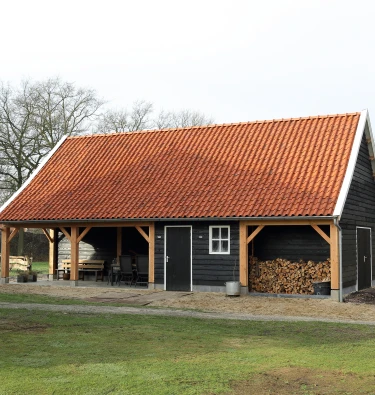 Houten garage met knikdak.00