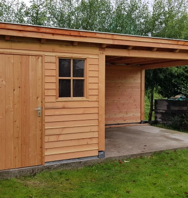 Houten berging met overkapping.01