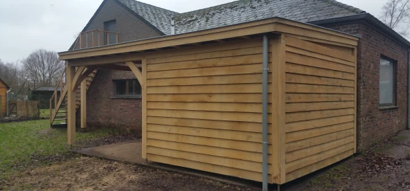 Eiken berging met overkapping.02