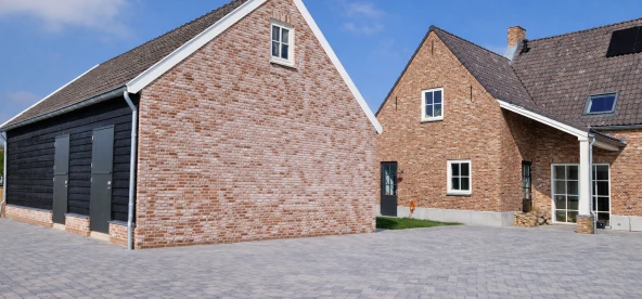 Klassieke garage met paardenstallen.03