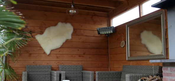 Houten berging met overkapping.02