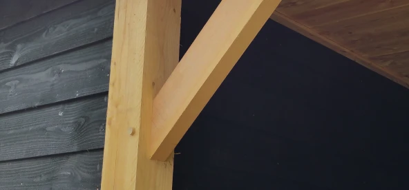 Houten kapschuur met inpandige luifel.04