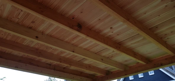 Houten berging met overkapping.02