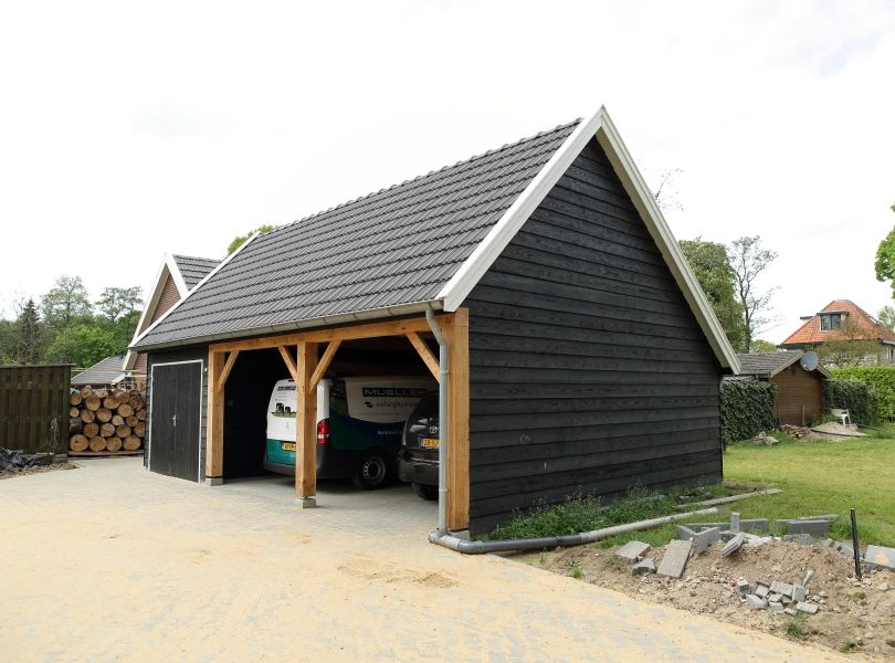Houten kapschuur met carport.00