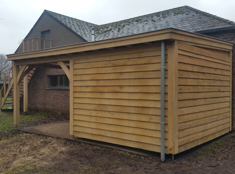 Eiken berging met overkapping.02