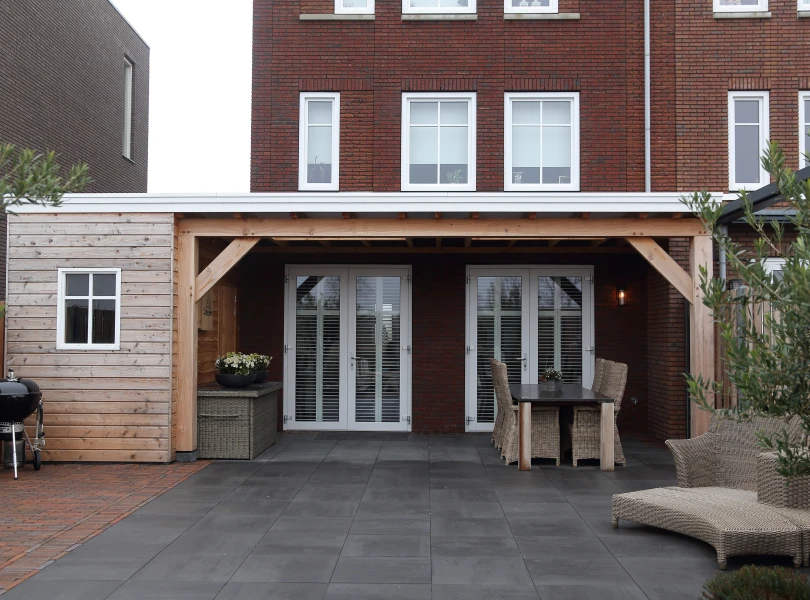 Berging met overkapping.00