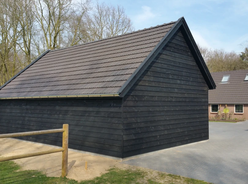 Houten kapschuur met inpandige luifel.02