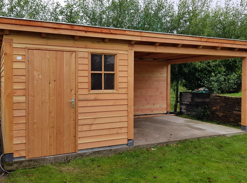 Houten berging met overkapping.01