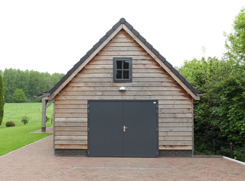 Houten garage met overkapping.01