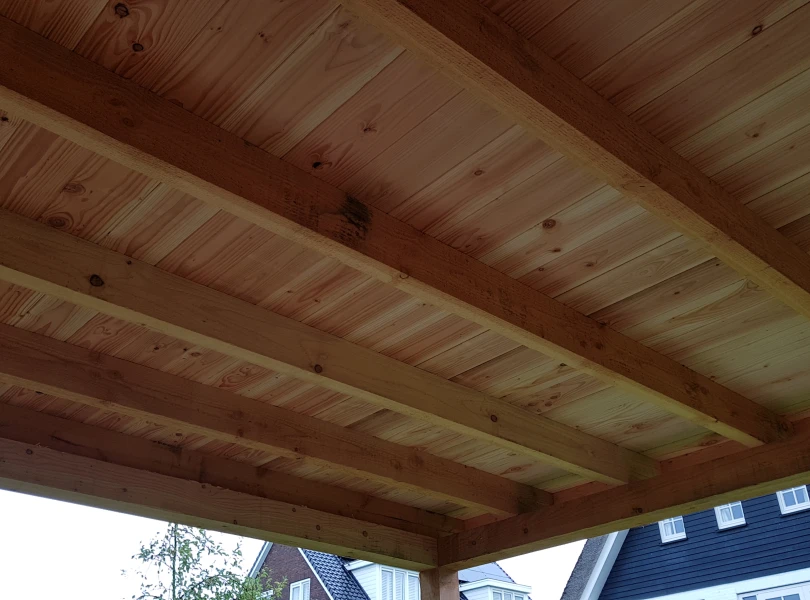 Houten berging met overkapping.02