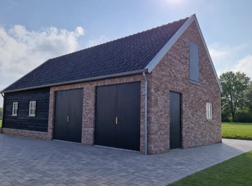 Klassieke garage met paardenstallen.00