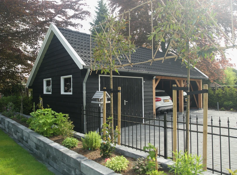 Houten kapschuur met carport.01