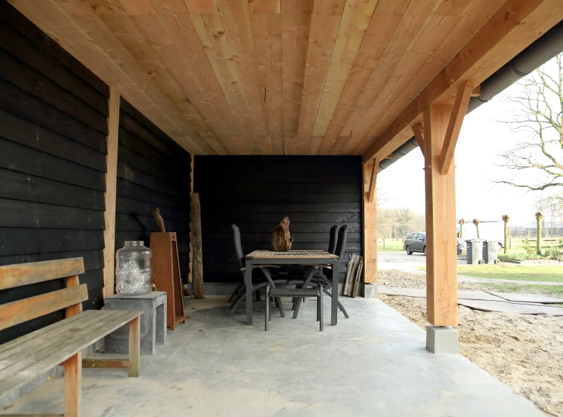 Houten garage met knikdak.04