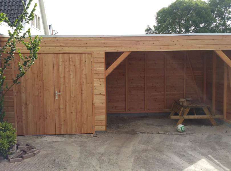 Berging met overkapping.00