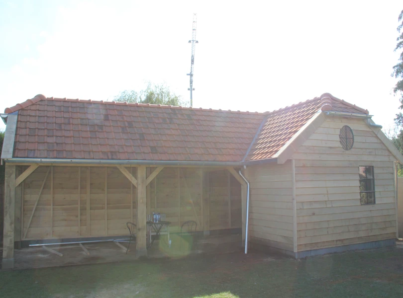 tuinhuis met overkapping.01