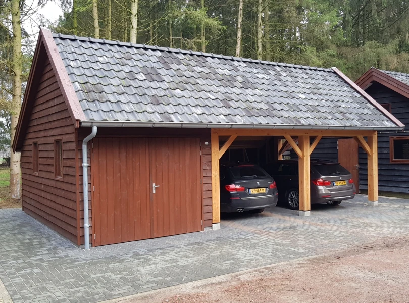 Houten kapschuur met carport.00