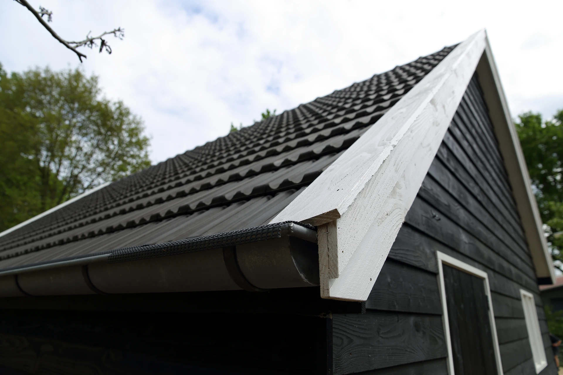 Houten kapschuur met carport.01