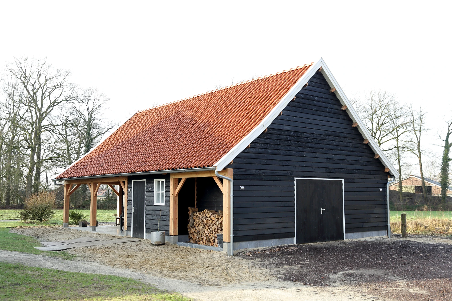 Houten garage met knikdak.05