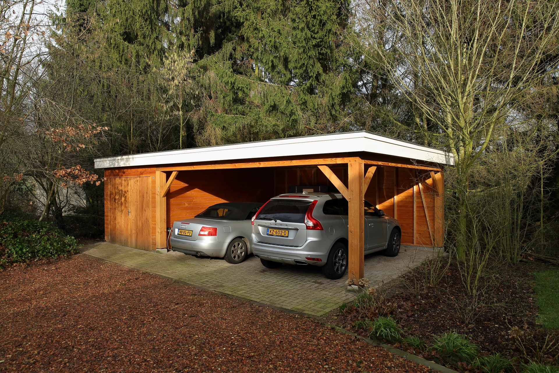 Houten garage met carport.00