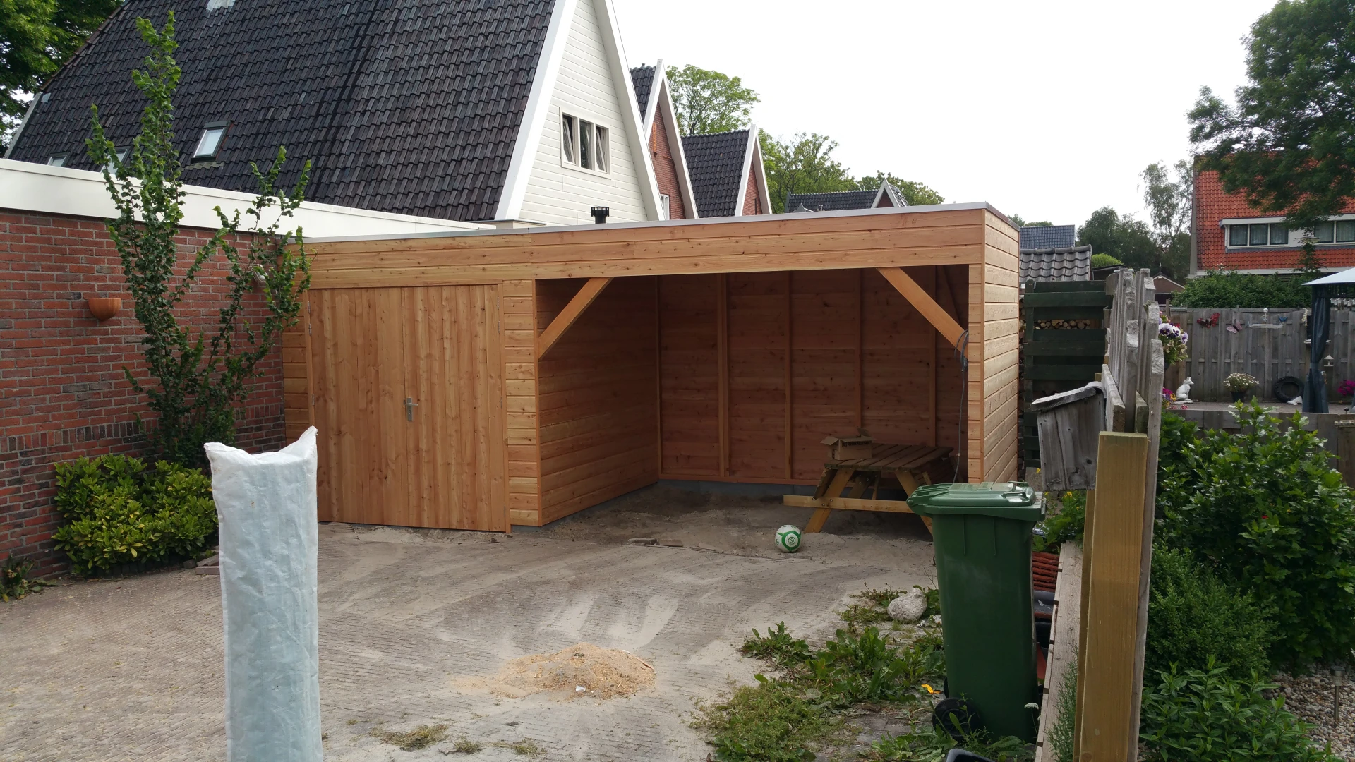 Berging met overkapping.04