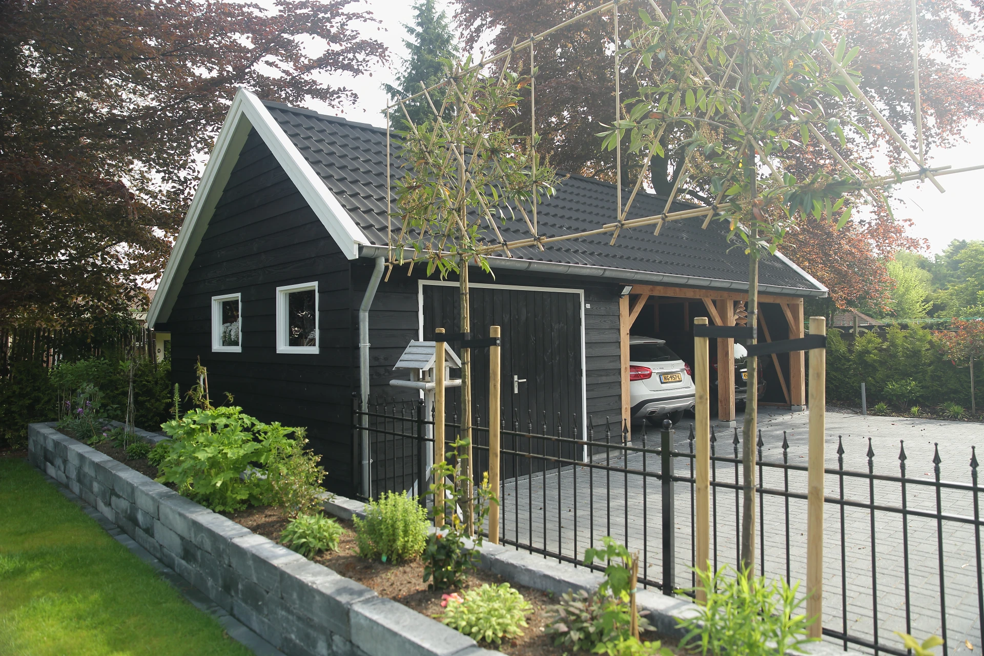 Houten kapschuur met carport.01