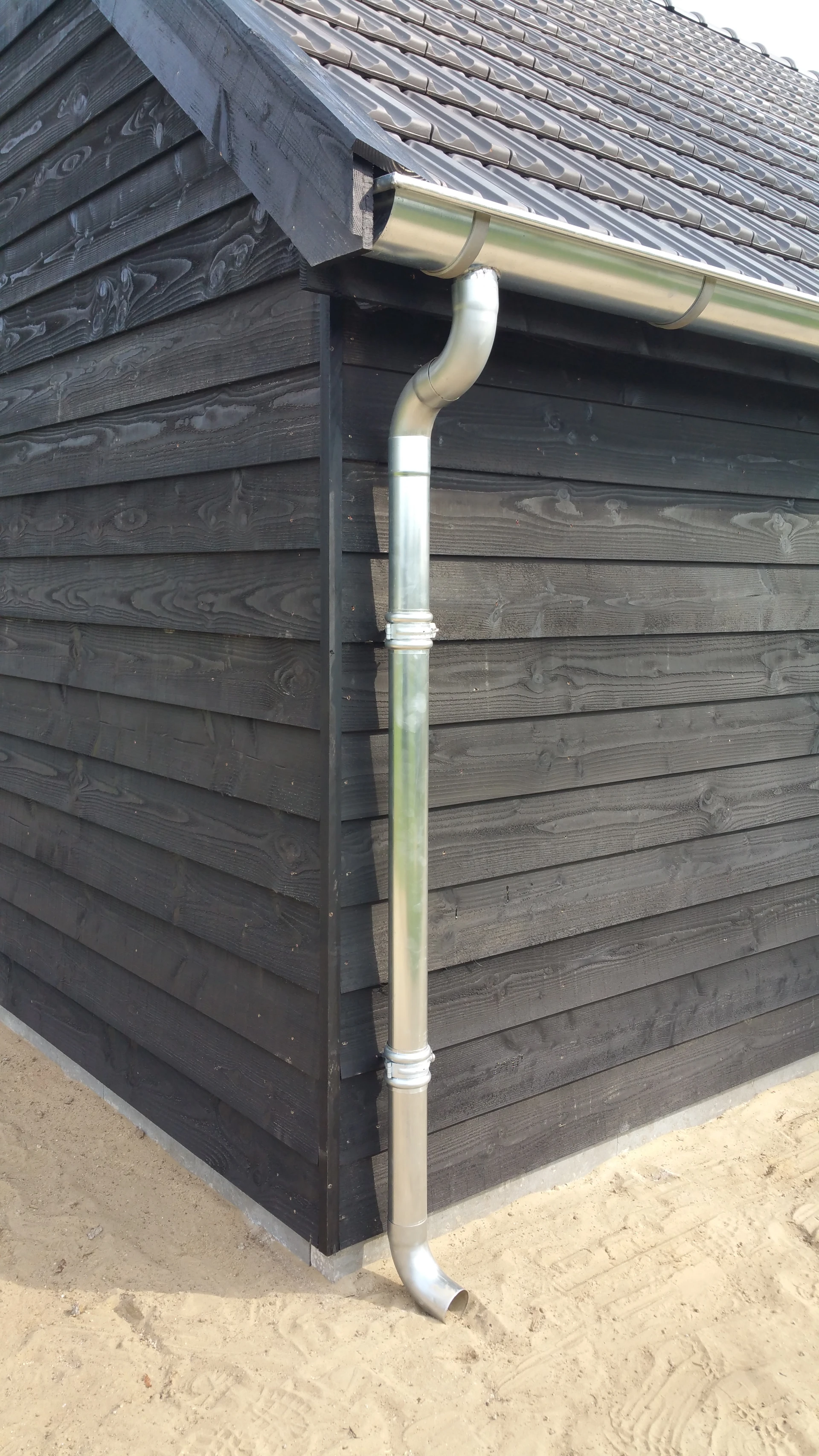 Houten kapschuur met inpandige luifel.05