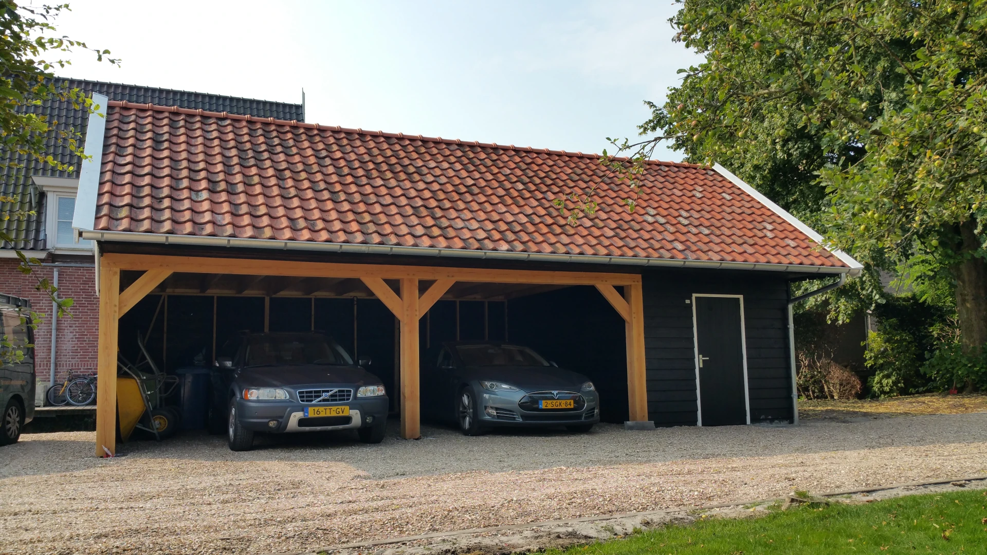 Houten schuur met carport.00