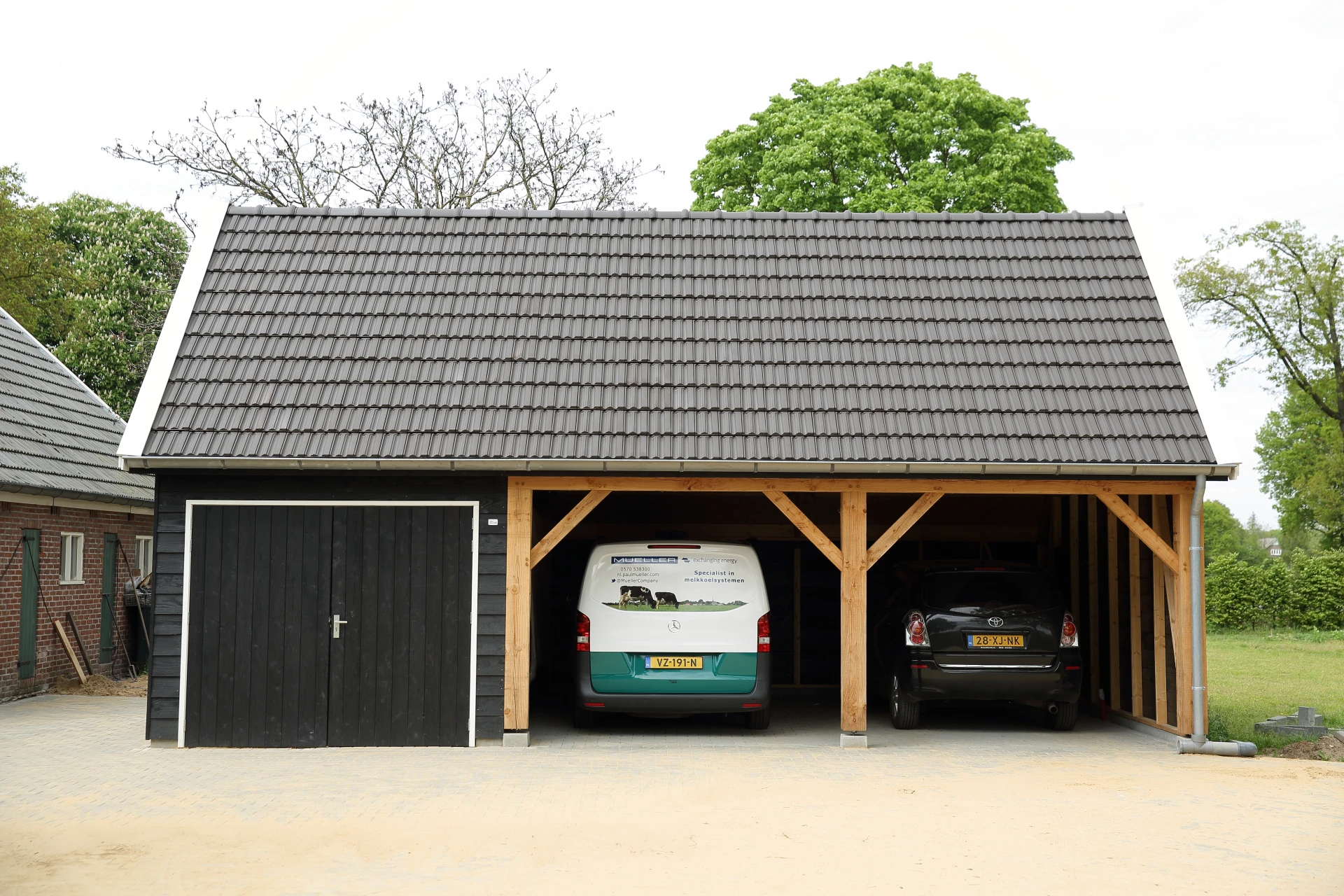 Houten kapschuur met carport.02