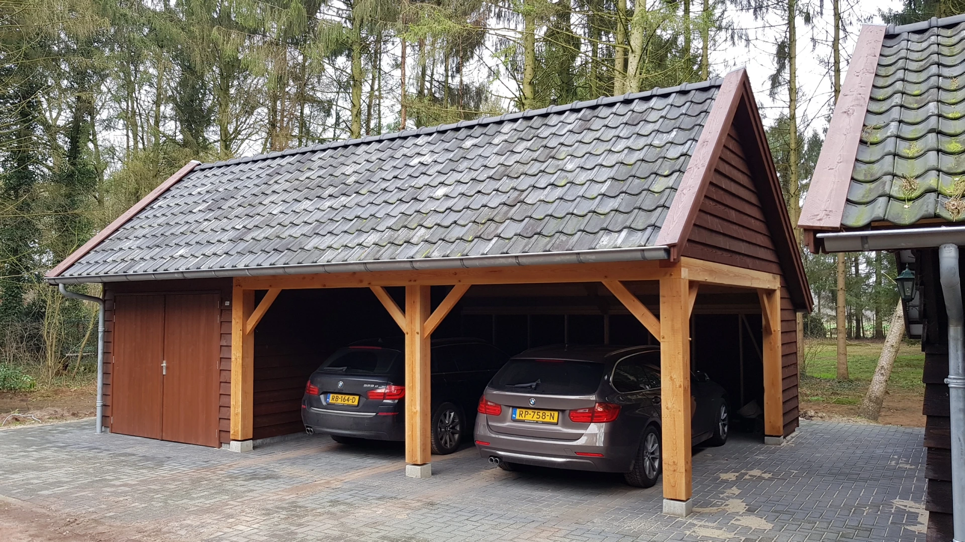 Houten kapschuur met carport.05