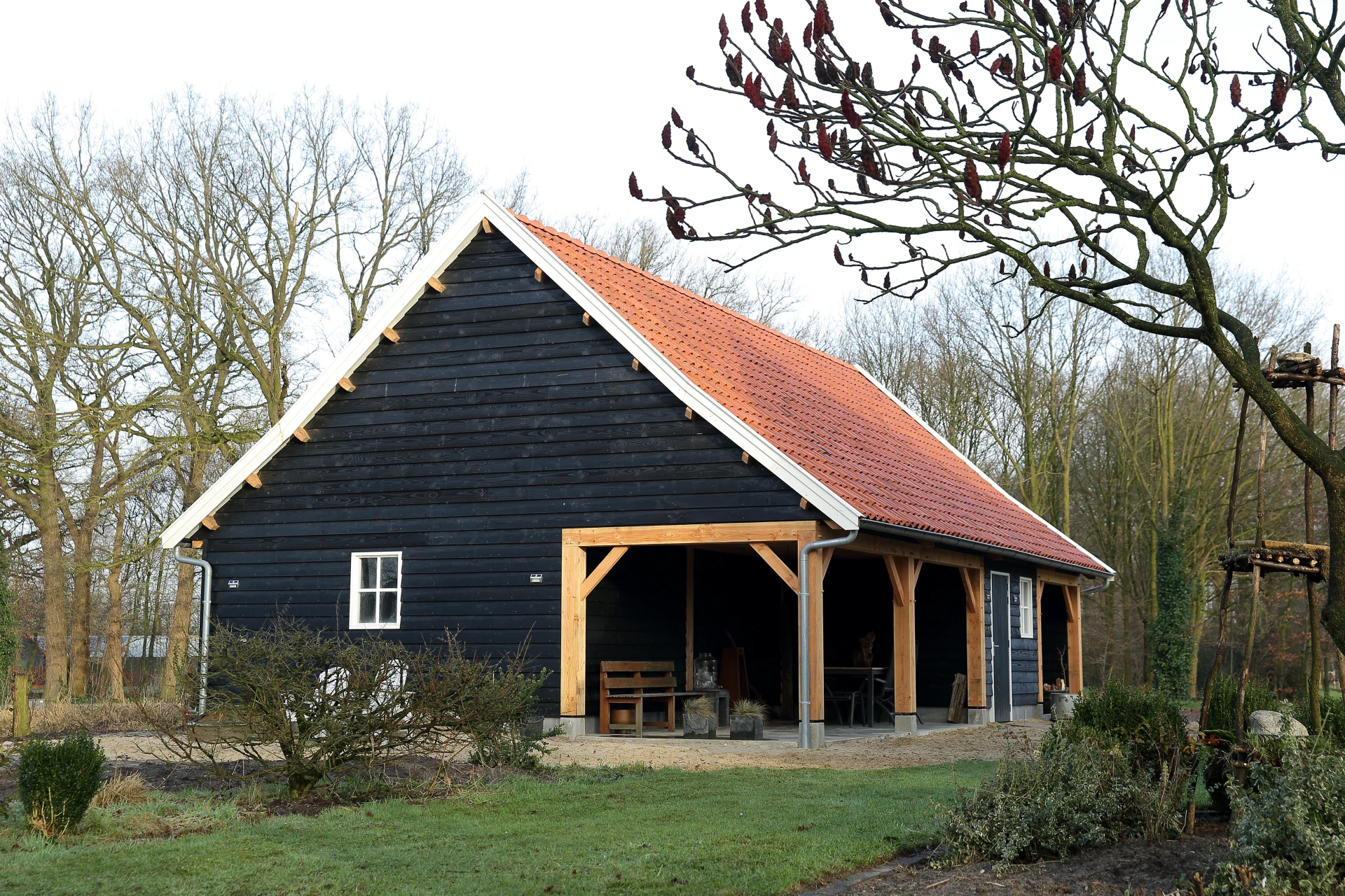 Houten garage met knikdak.03