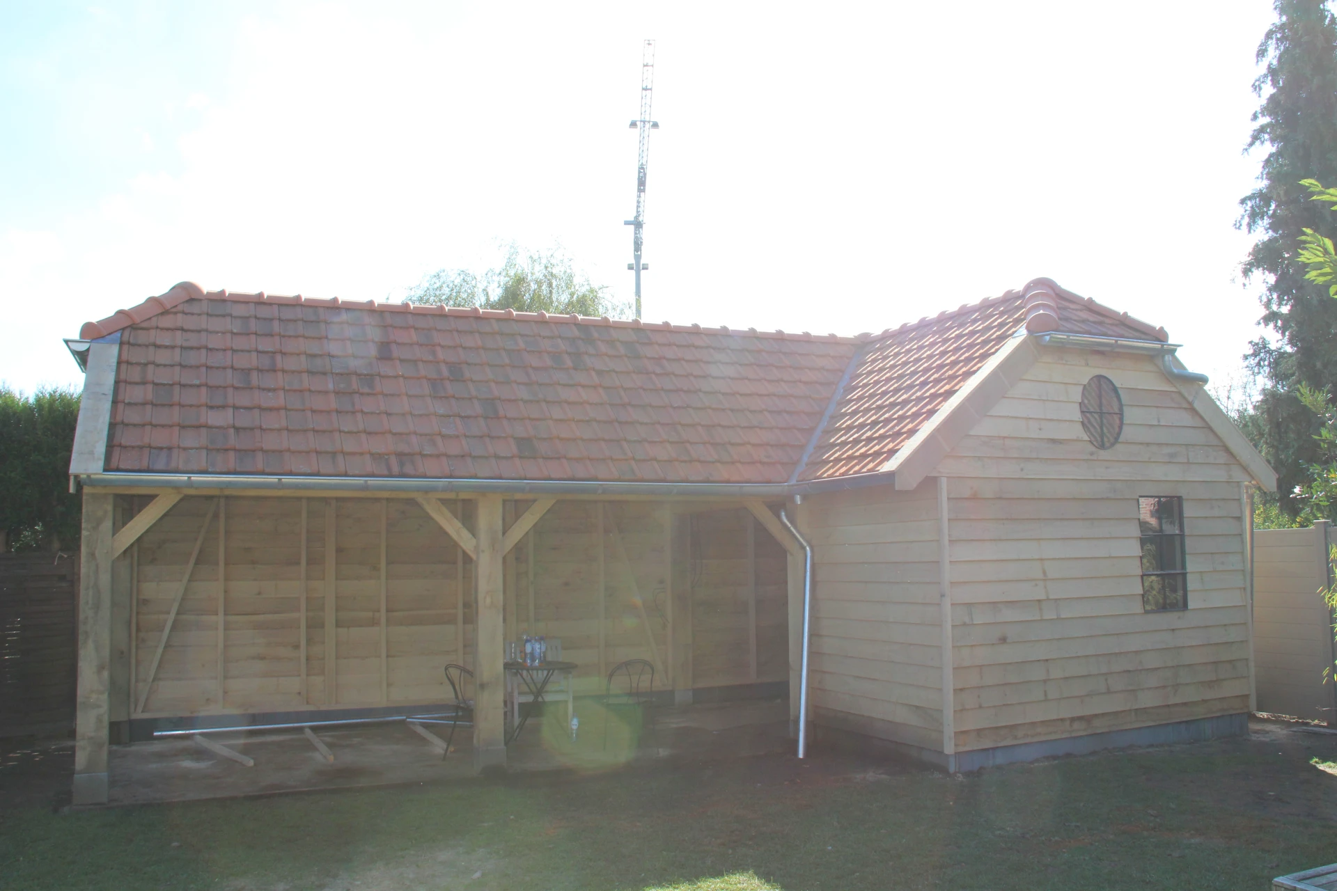 tuinhuis met overkapping.01