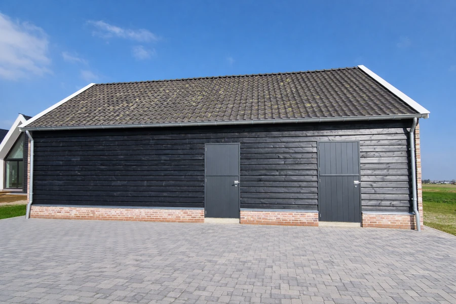 Klassieke garage met paardenstallen.02