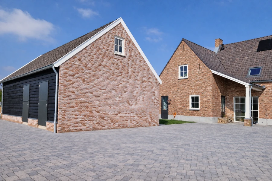 Klassieke garage met paardenstallen.03